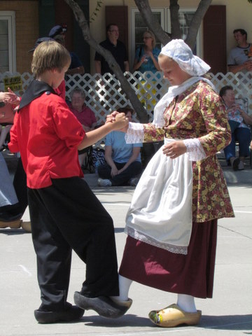 Traditional dutch dancing