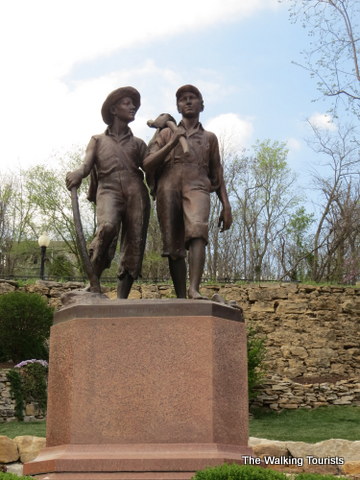 Tom Sawyer and Huckleberry Finn in Hannibal, MO