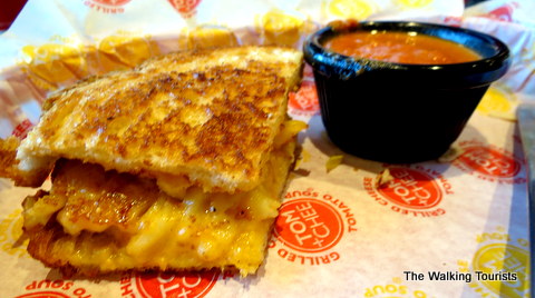 Grilled Mac and Cheese and Creamy Tomato basil soup