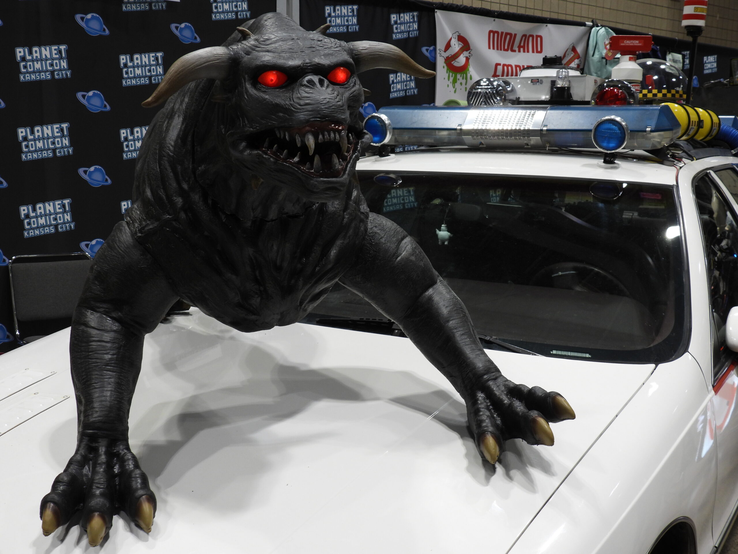 Zuul stands on top of the Ghostbusters car