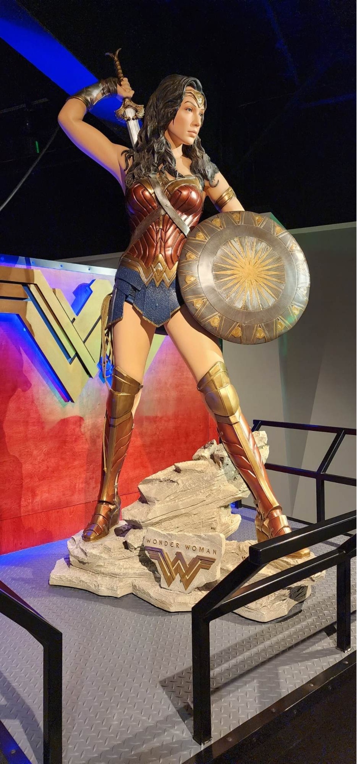 Wonder Woman statue
