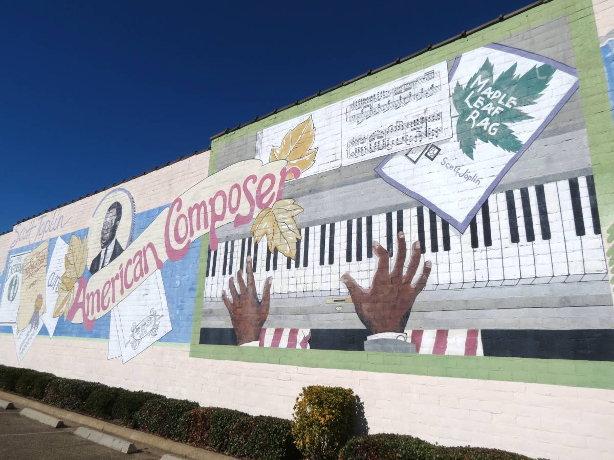 Touring Texarkana - The Walking Tourists